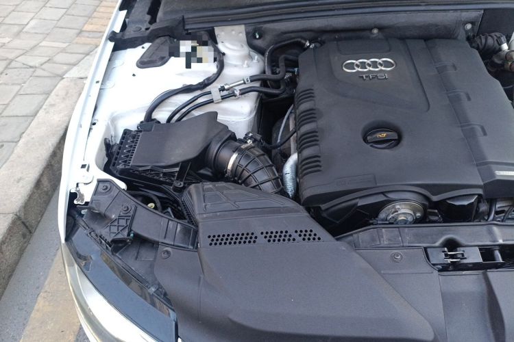 Used Audi A4L 2012 2.0 TFSI automatic standard version Engine Bay Right