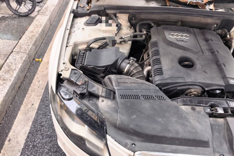 Used Audi A4L 2012 2.0 TFSI automatic luxury version Engine Bay Right
