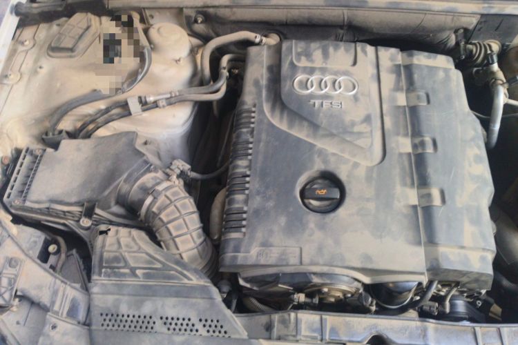 Used Audi A4L 2012 2.0 TFSI automatic standard version Engine Bay Right