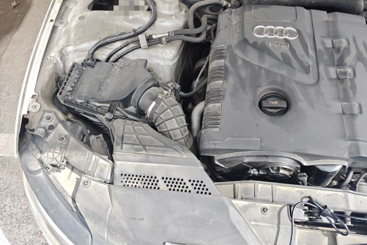 Used Audi A4L 2012 2.0 TFSI automatic standard version Engine Bay Right
