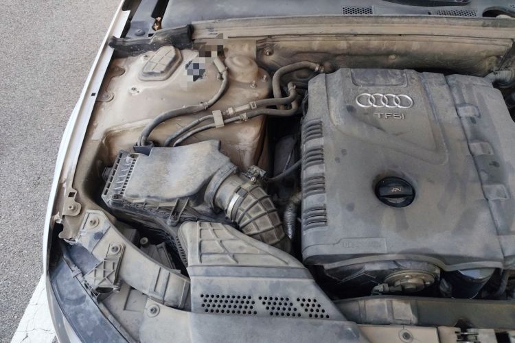 Used Audi A4L 2012 2.0 TFSI automatic standard version Engine Bay Right