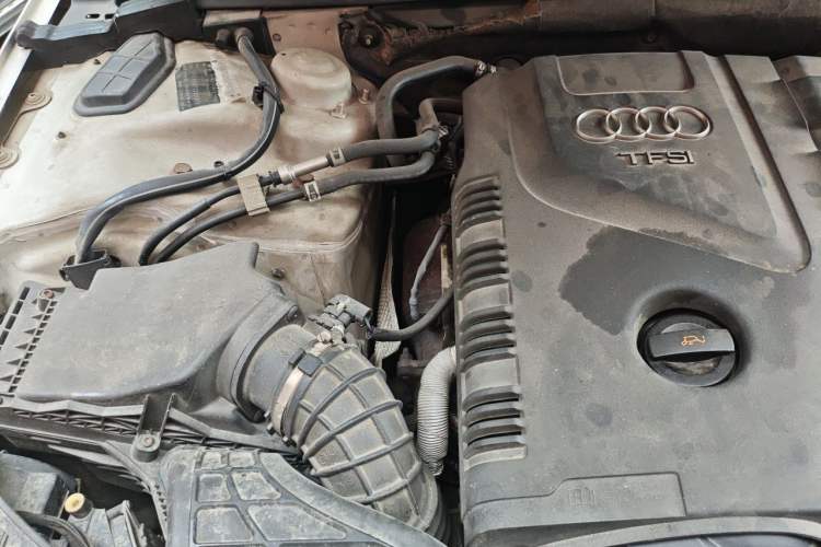 Used Audi A4L 2012 2.0 TFSI automatic Comfort trim level Engine Bay Right