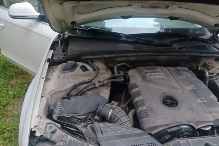 Used Audi A4L 2012 2.0 TFSI automatic Comfort trim level Engine Bay Right