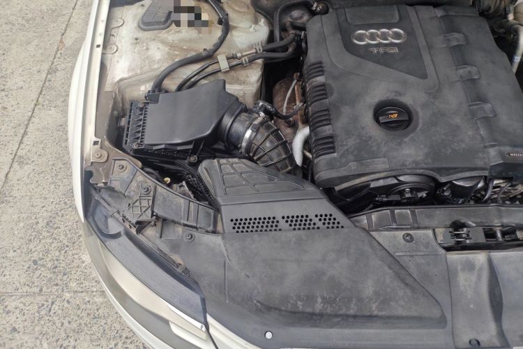 Used Audi A4L 2012 2.0 TFSI automatic standard version Engine Bay Right
