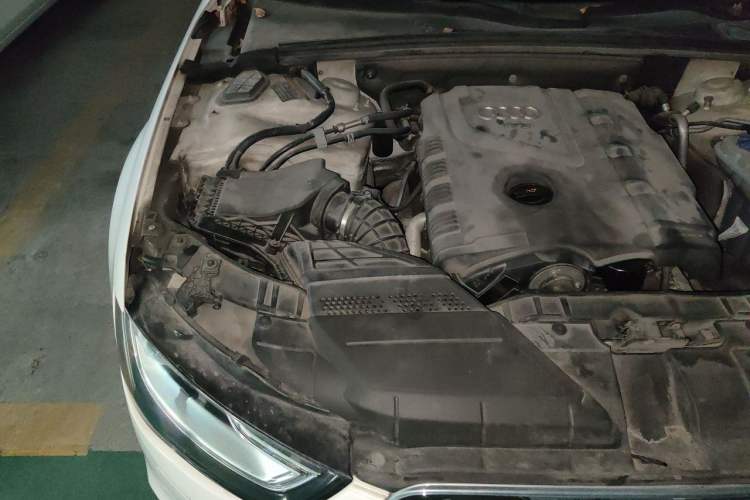 Used Audi A4L 2012 2.0 TFSI automatic Comfort trim level Engine Bay Right
