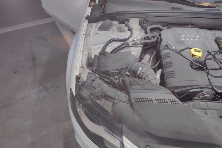 Used Audi A4L 2012 2.0 TFSI automatic Comfort trim level Engine Bay Right