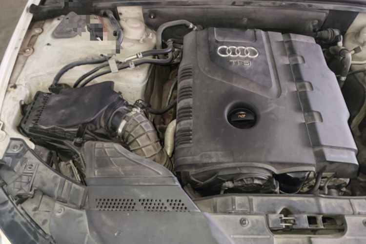 Used Audi A4L 2012 2.0 TFSI automatic standard version Engine Bay Right