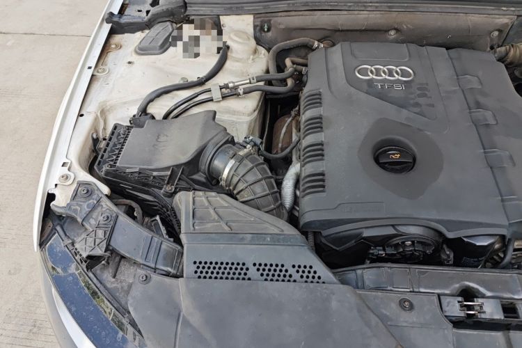 Used Audi A4L 2012 2.0 TFSI automatic standard version Engine Bay Right