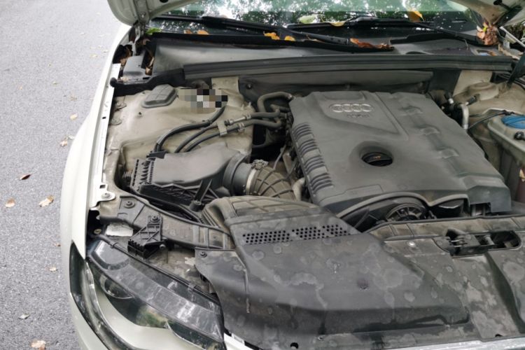 Used Audi A4L 2012 2.0 TFSI automatic standard version Engine Bay Right