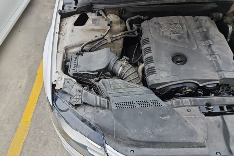 Used Audi A4L 2012 2.0 TFSI automatic standard version Engine Bay Right