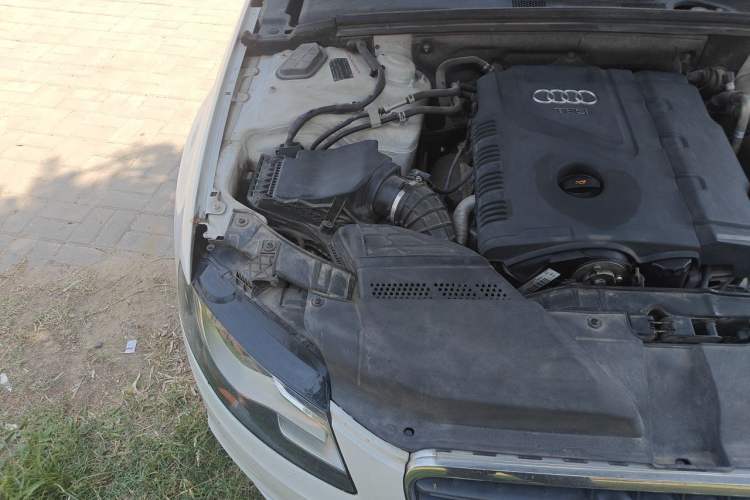 Used Audi A4L 2012 2.0 TFSI automatic Comfort trim level Engine Bay Right