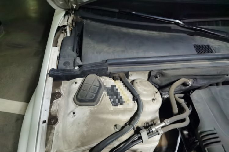 Used Audi A4L 2012 2.0 TFSI automatic standard version Engine Bay Right