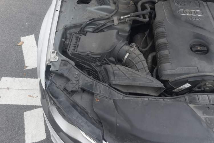 Used Audi A4L 2012 2.0 TFSI automatic Comfort trim level Engine Bay Right