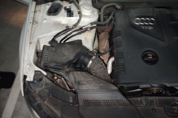 Used Audi A4L 2012 2.0 TFSI automatic Comfort trim level Engine Bay Right