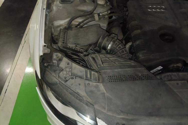 Used Audi A4L 2012 2.0 TFSI automatic standard version Engine Bay Right