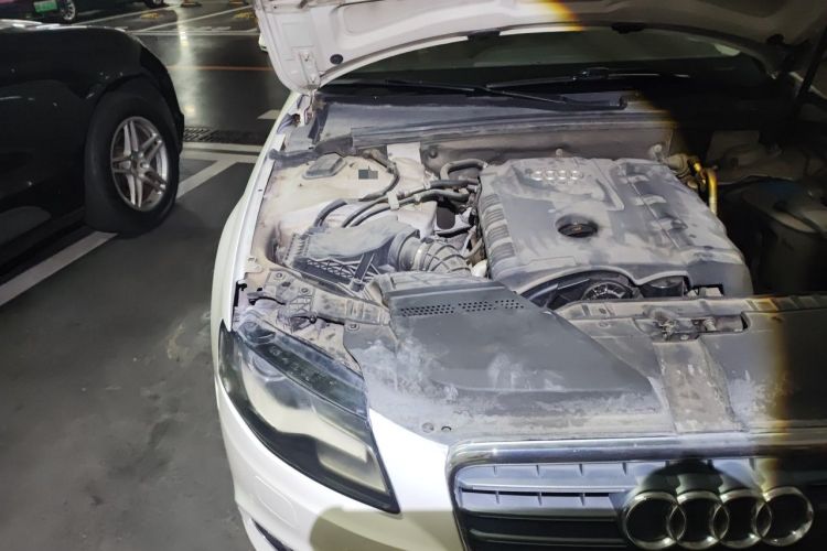 Used Audi A4L 2012 2.0 TFSI automatic standard version Engine Bay Right