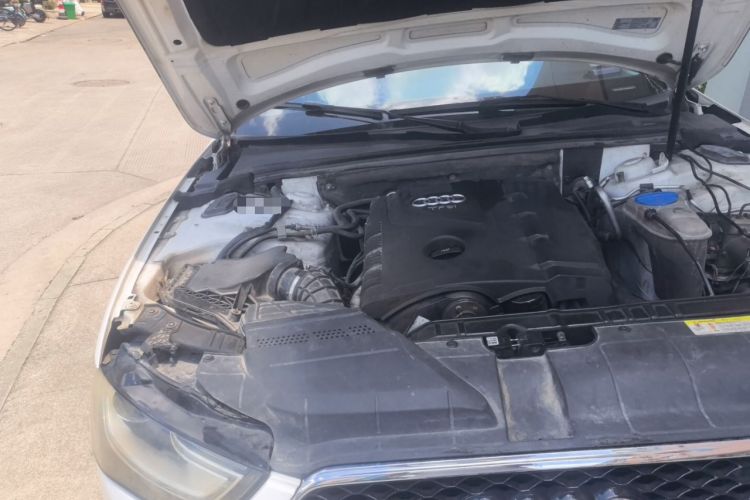 Used Audi A4L 2012 2.0 TFSI automatic Comfort trim level Engine Bay Right