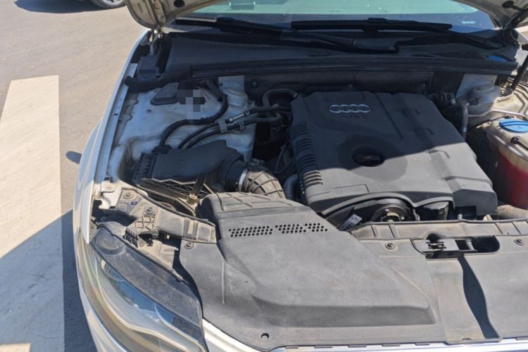 Used Audi A4L 2012 2.0 TFSI automatic standard version Engine Bay Right