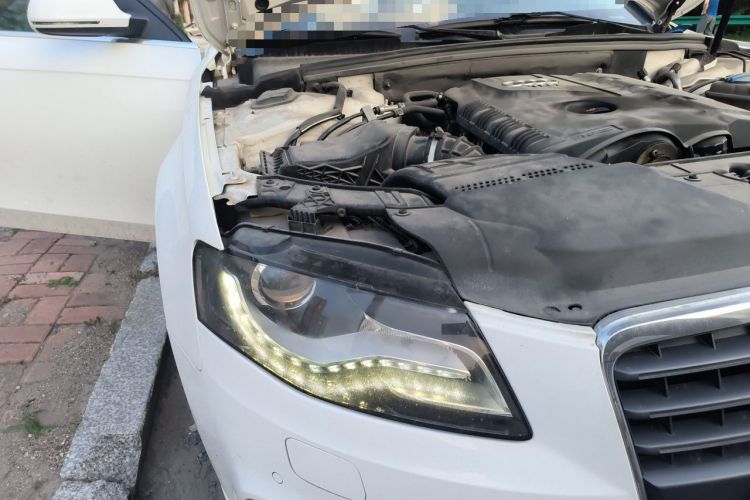 Used Audi A4L 2012 2.0 TFSI automatic standard version Engine Bay Right