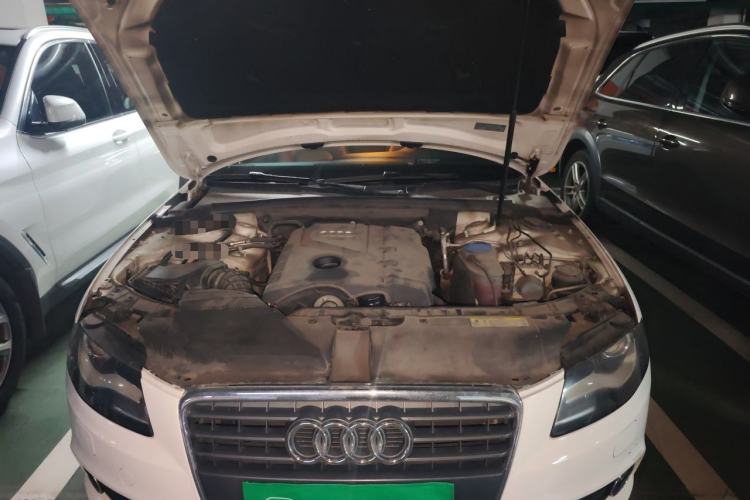 Used Audi A4L 2012 2.0 TFSI automatic Comfort trim level Engine Bay