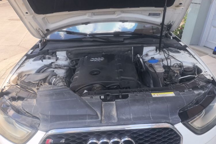 Used Audi A4L 2012 2.0 TFSI automatic Comfort trim level Engine Bay