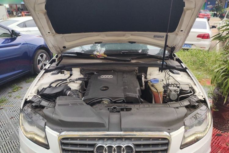 Used Audi A4L 2012 2.0 TFSI automatic standard version Engine Bay