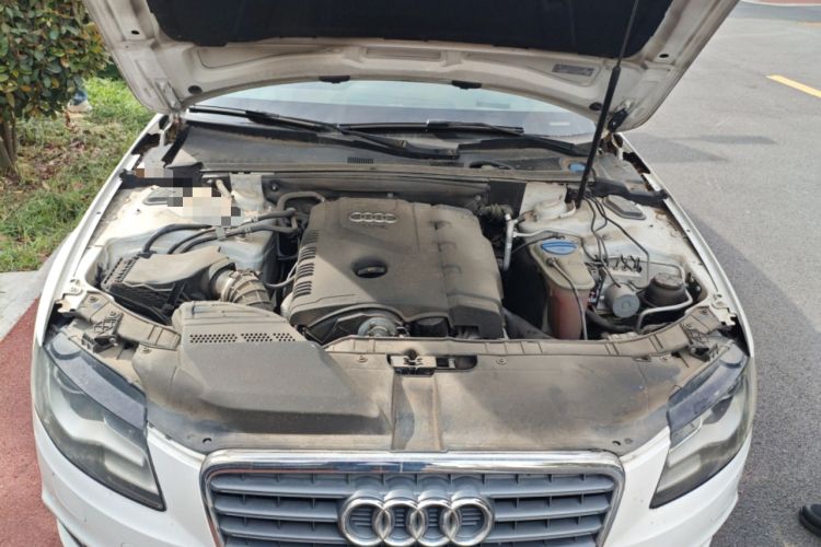 Used Audi A4L 2012 2.0 TFSI automatic standard version Engine Bay