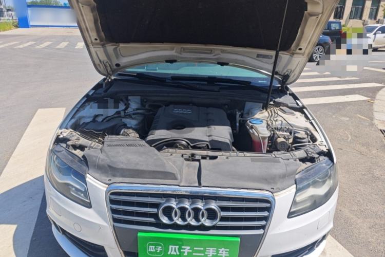 Used Audi A4L 2012 2.0 TFSI automatic standard version Engine Bay