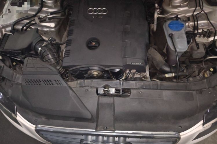 Used Audi A4L 2012 2.0 TFSI automatic sporty version Engine Bay
