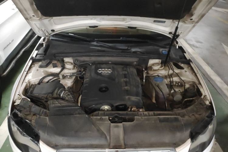 Used Audi A4L 2012 2.0 TFSI automatic standard version Engine Bay