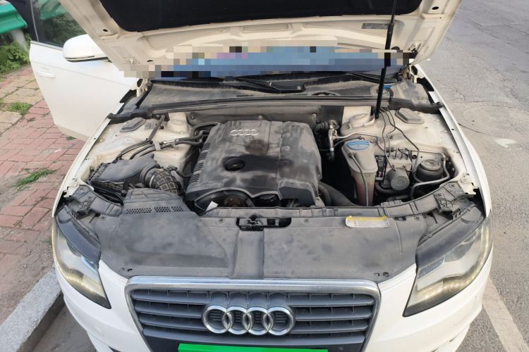 Used Audi A4L 2012 2.0 TFSI automatic standard version Engine Bay