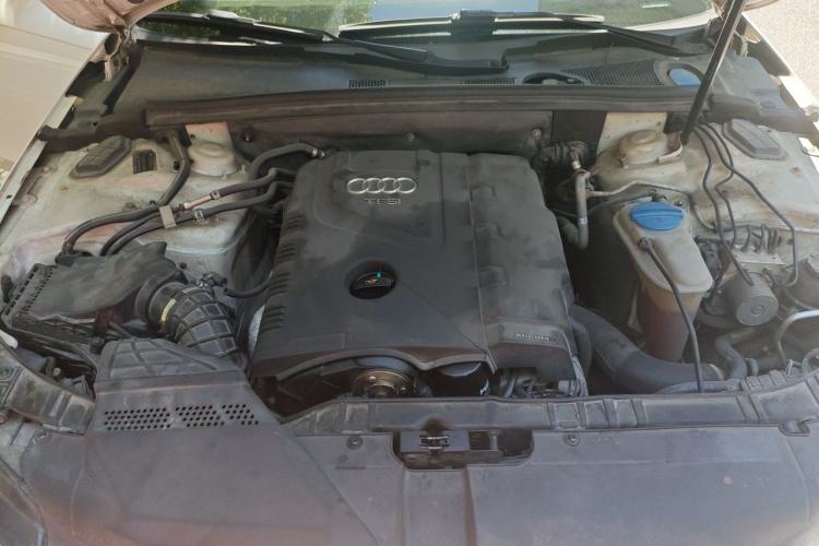 Used Audi A4L 2012 2.0 TFSI automatic Comfort trim level Engine Bay
