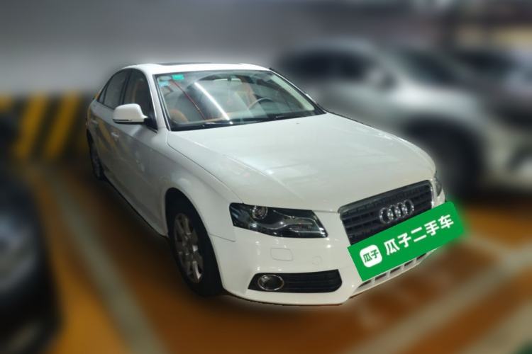 Used Audi A4L 2012 2.0 TFSI automatic Comfort trim level Front Right 45 Deg