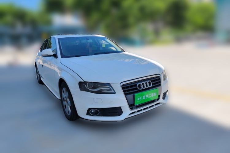 Used Audi A4L 2012 2.0 TFSI automatic standard version Front Right 45 Deg