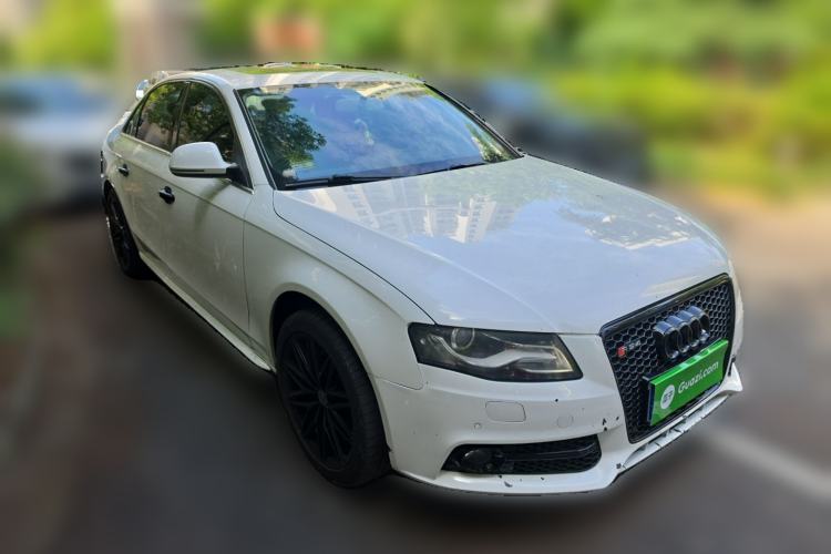 Used Audi A4L 2012 2.0 TFSI automatic Comfort trim level Front Right 45 Deg