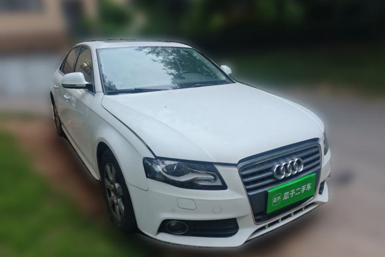 Used Audi A4L 2012 2.0 TFSI automatic Comfort trim level Front Right 45 Deg