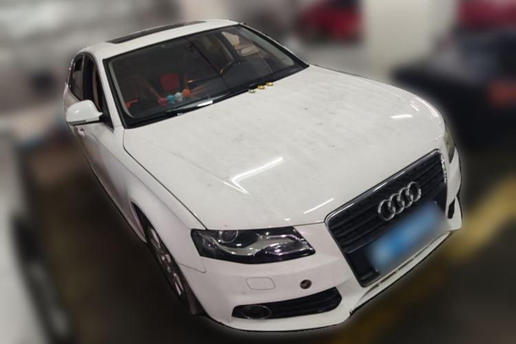 Used Audi A4L 2012 2.0 TFSI automatic standard version Front Right 45 Deg