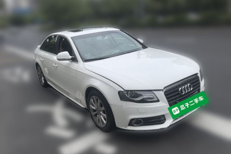 Used Audi A4L 2012 2.0 TFSI automatic Comfort trim level Front Right 45 Deg