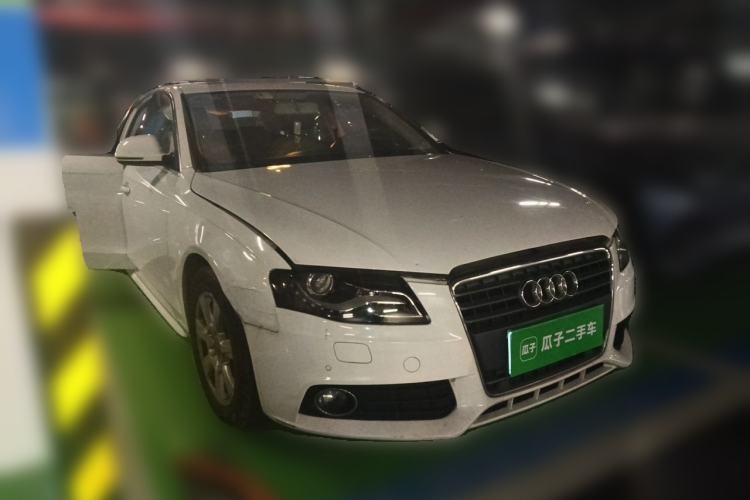 Used Audi A4L 2012 2.0 TFSI automatic standard version Front Right 45 Deg