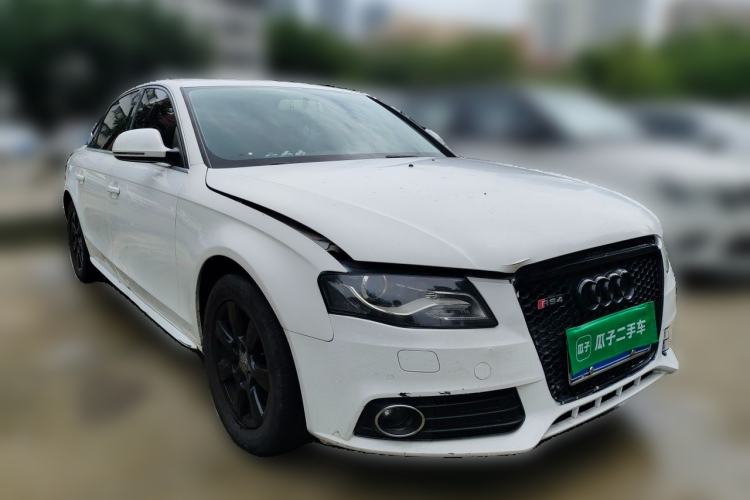 Used Audi A4L 2012 2.0 TFSI automatic Comfort trim level Front Right 45 Deg