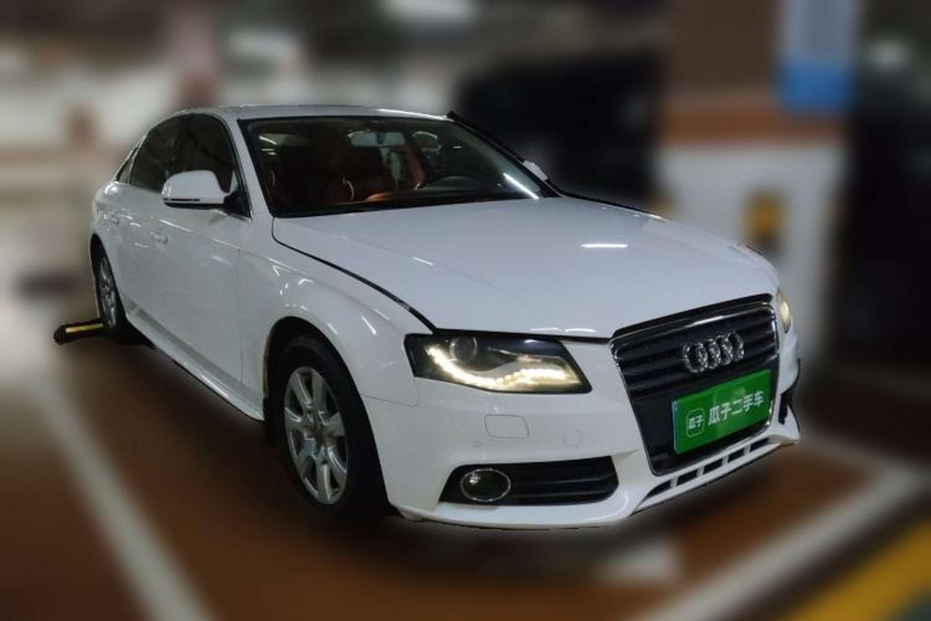 Used Audi A4L 2012 2.0 TFSI automatic Comfort trim level Front Right 45 Deg
