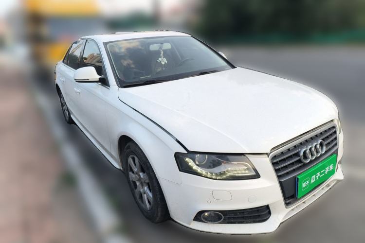 Used Audi A4L 2012 2.0 TFSI automatic standard version Front Right 45 Deg