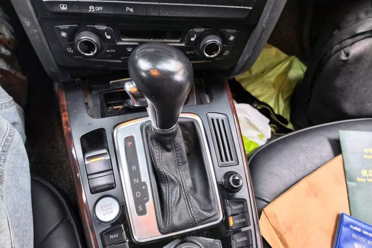 Used Audi A4L 2012 2.0 TFSI automatic luxury version Gear Lever