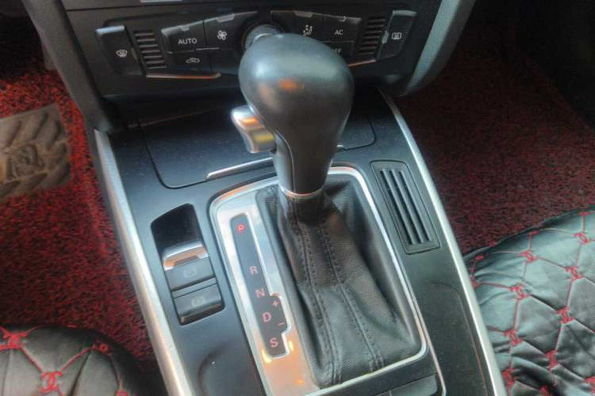 Used Audi A4L 2012 2.0 TFSI automatic standard version Gear Lever