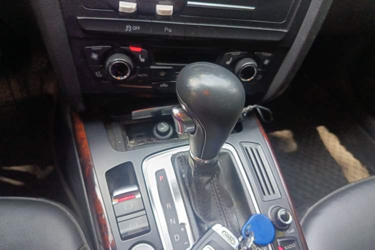 Used Audi A4L 2012 2.0 TFSI Automatic Technology Model Gear Lever