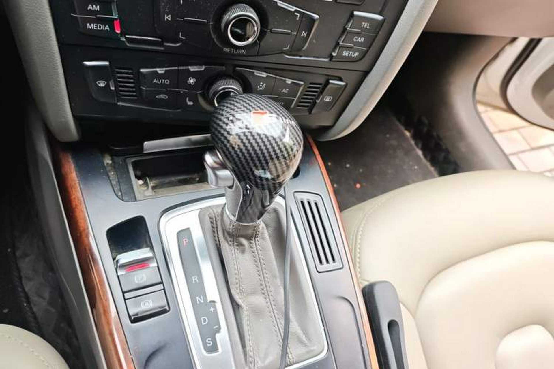 Used Audi A4L 2012 2.0 TFSI automatic Comfort trim level Gear Lever