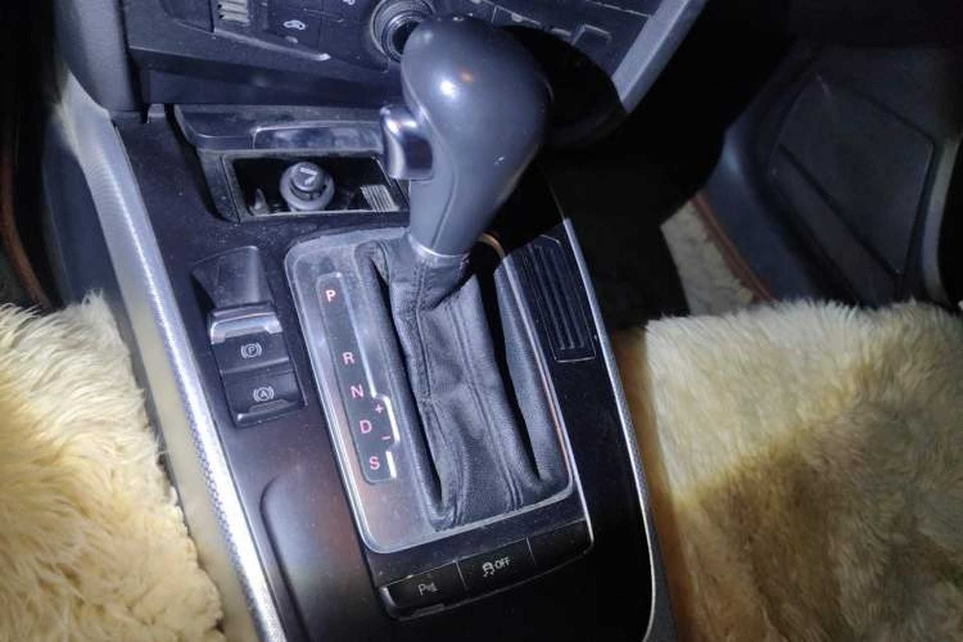 Used Audi A4L 2012 2.0 TFSI automatic standard version Gear Lever