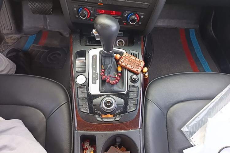 Used Audi A4L 2012 2.0 TFSI Automatic Technology Model Gear Lever