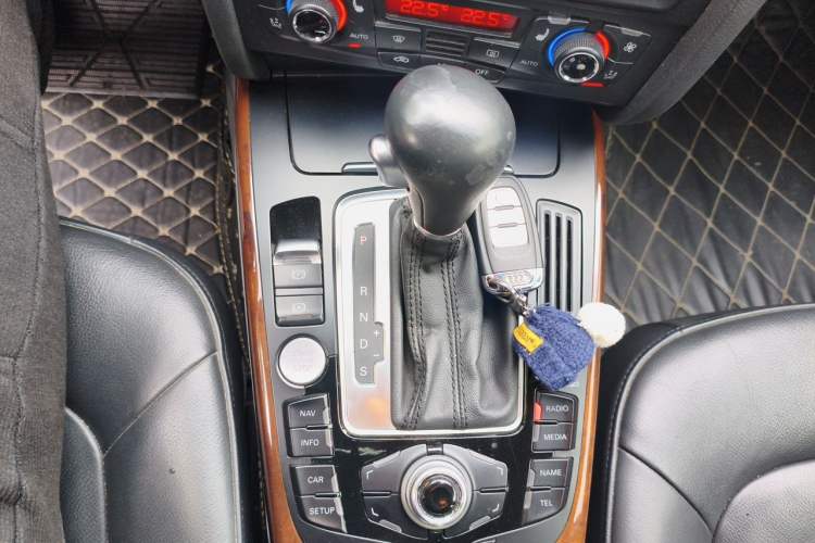 Used Audi A4L 2012 2.0 TFSI Automatic Technology Model Gear Lever