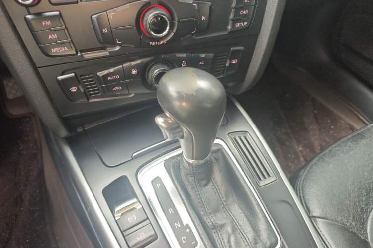 Used Audi A4L 2012 1.8 TFSI Automatic Comfort Model Gear Lever